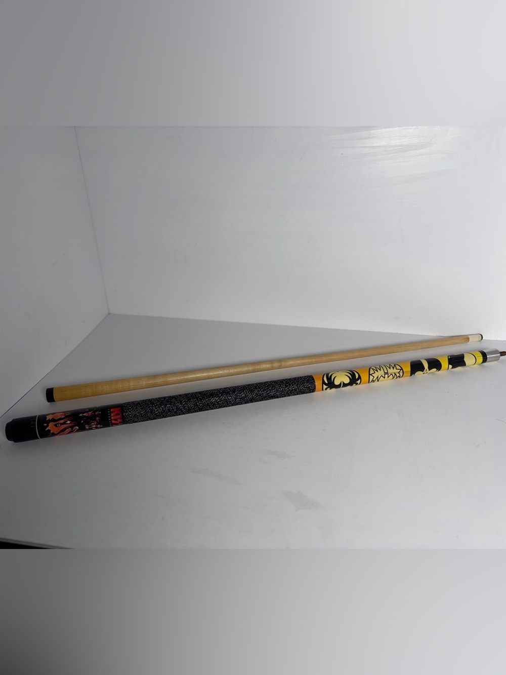 KISS Destroyer Pool Cue 20 oz 57 3/8” Billiards Stick w/ Case - Picture 3 of 16